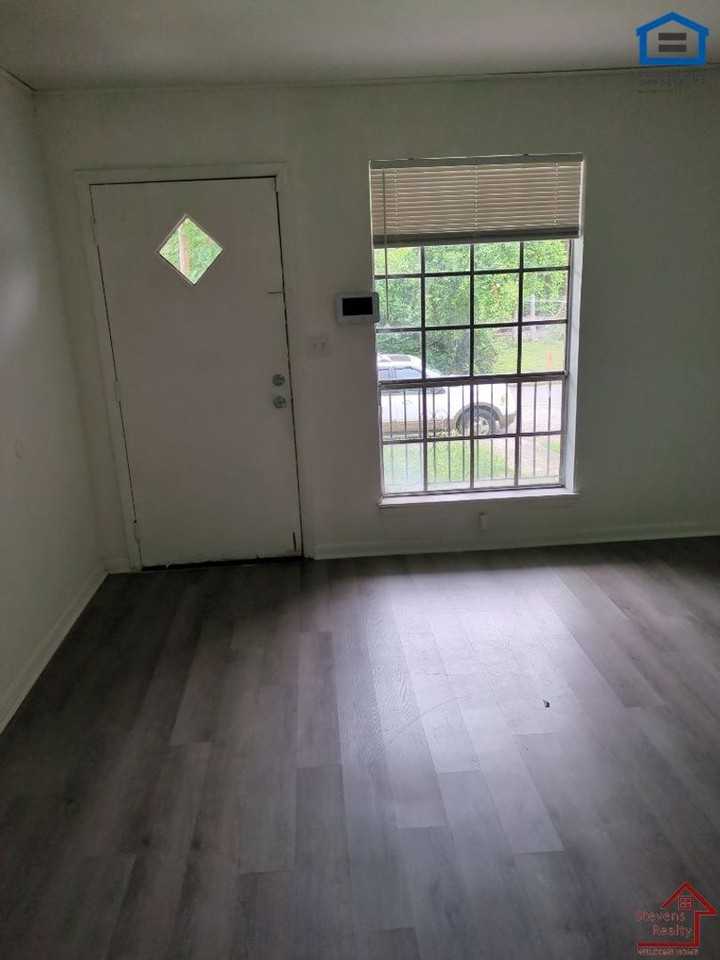 3518 Ohls Ave #B - Photo 5 of 24