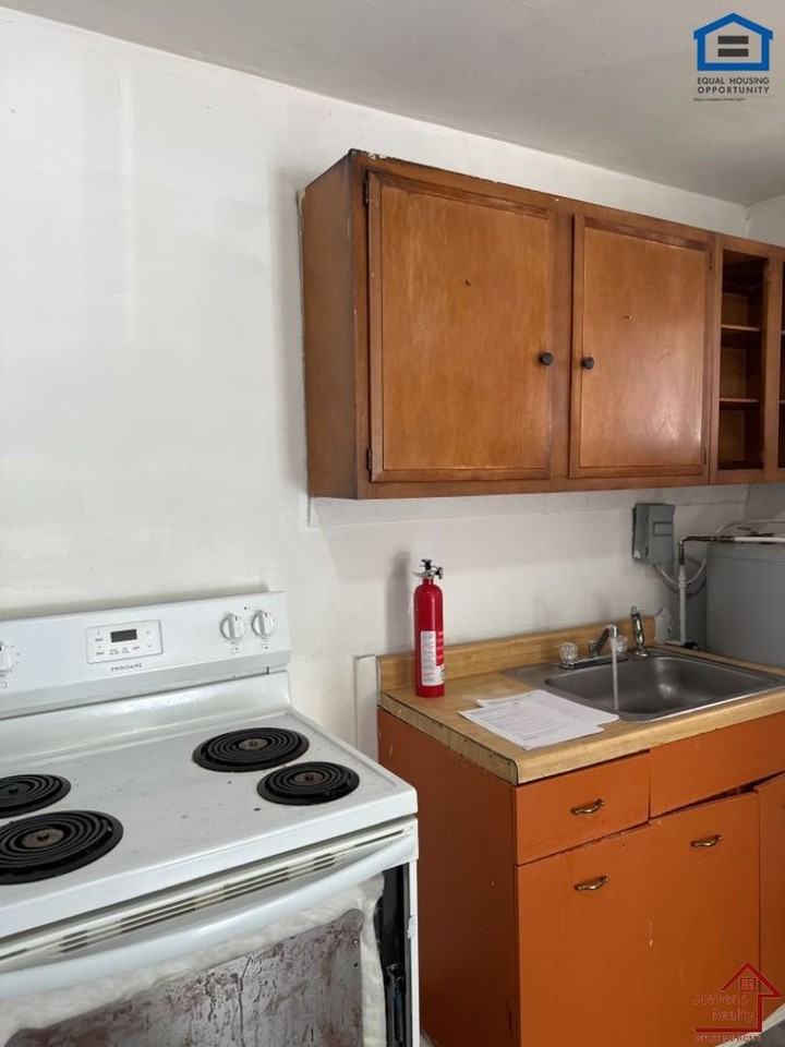 3518 Ohls Ave #B - Photo 6 of 24