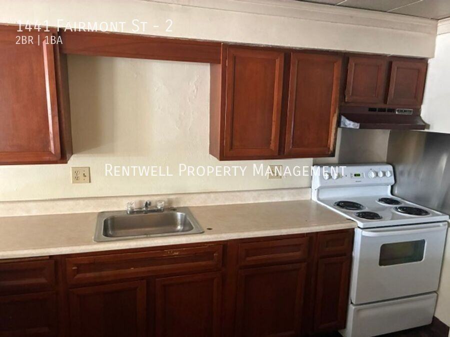 1441 Fairmont St #2 - Photo 4 of 11