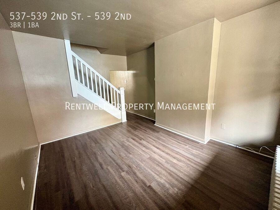 537 2nd St #539-2nd - Photo 3 of 17