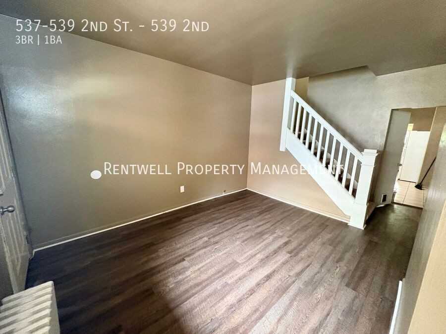 537 2nd St #539-2nd - Photo 4 of 17