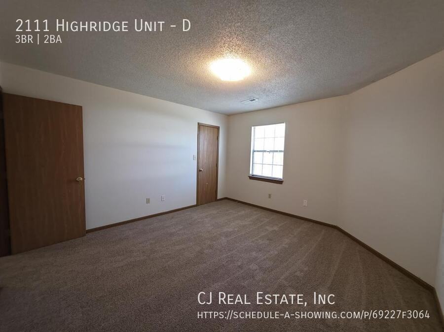 2111 Highridge Dr #D - Photo 7 of 11