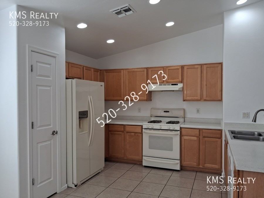 8240 W Via Garcia Marquez - Photo 6 of 28