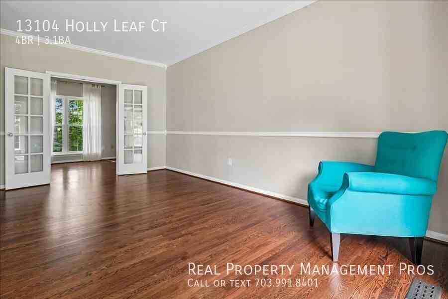 13104 Holly Leaf Ct - Photo 3 of 45