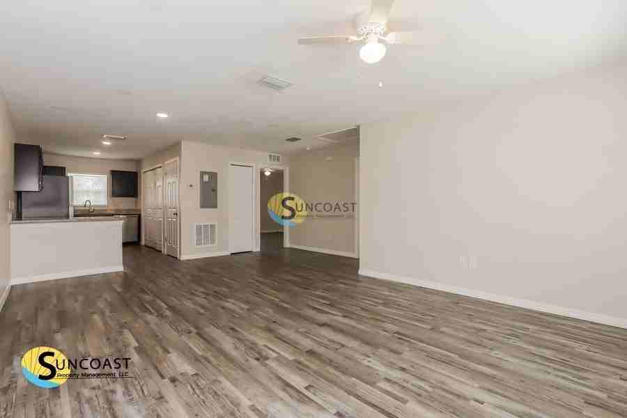 9108 N Travis Dr - Photo 2 of 20