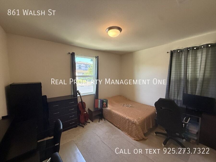 861 Walsh St - Photo 3 of 29