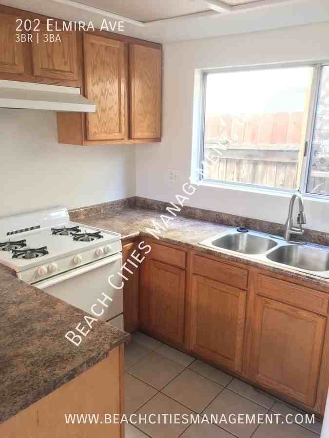 202 Elmira Ave - Photo 4 of 22