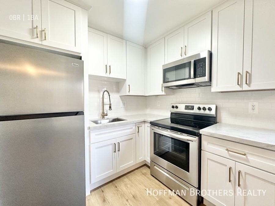 5111 Harold Way #205 - Photo 3 of 8