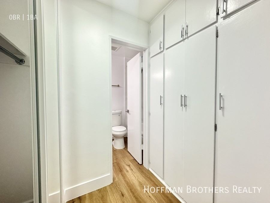 5111 Harold Way #205 - Photo 5 of 8