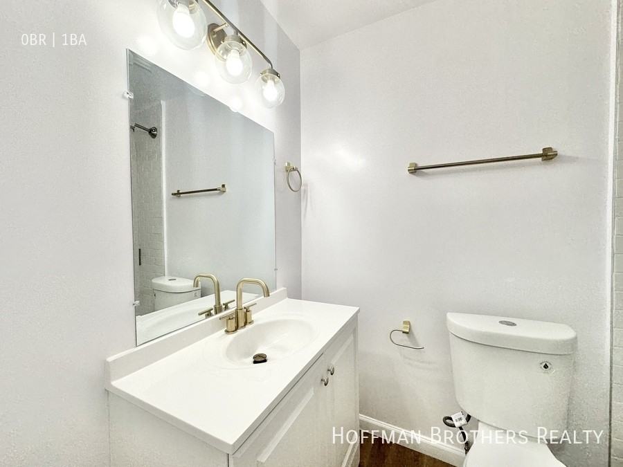 5111 Harold Way #205 - Photo 7 of 8