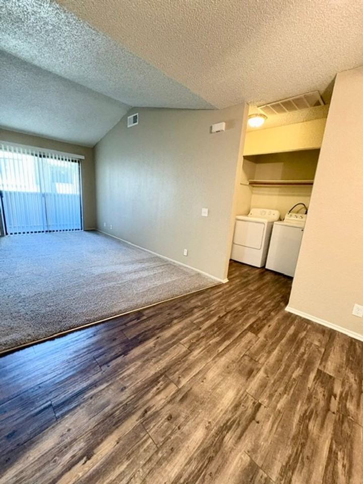 822-Shadow Ridge Apartments - Photo 3 of 18