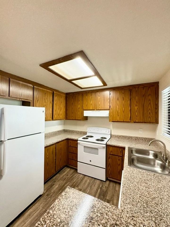 822-Shadow Ridge Apartments - Photo 4 of 18