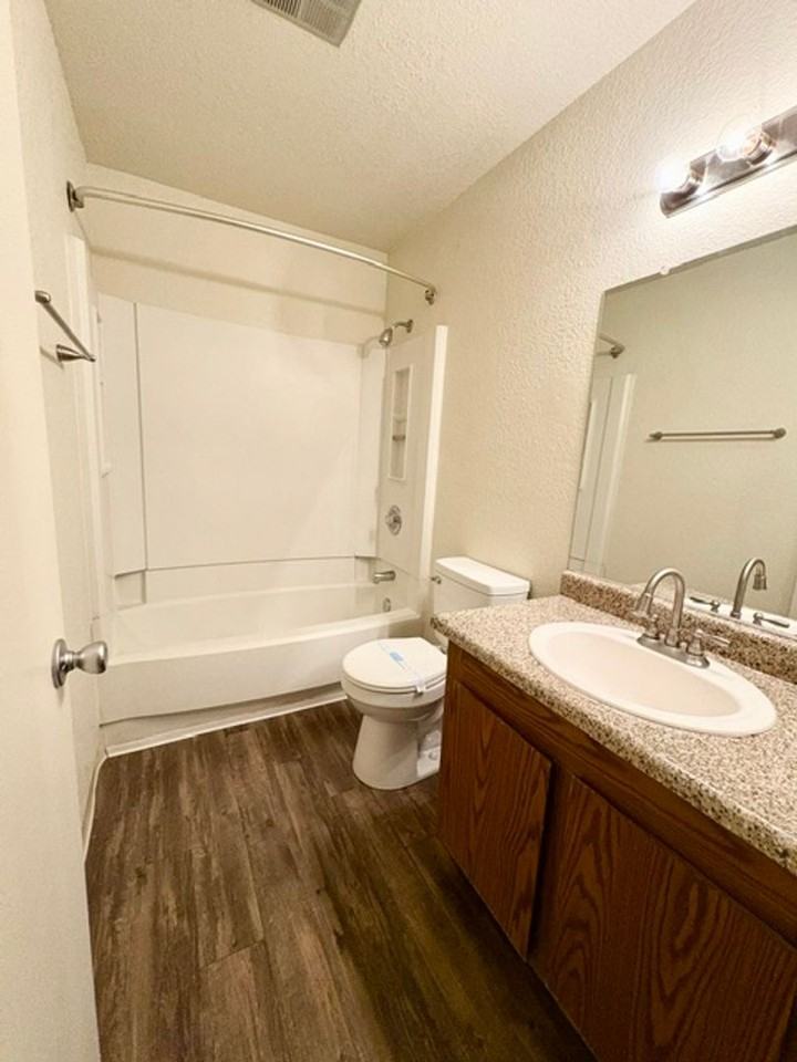 822-Shadow Ridge Apartments - Photo 5 of 18