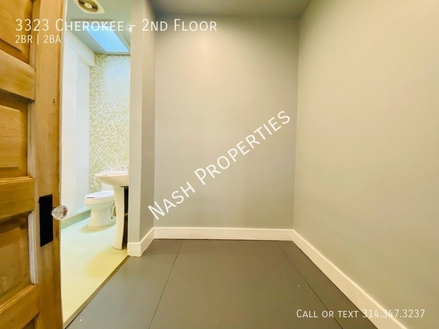 3323 Cherokee St #2ndFL - Photo 4 of 12