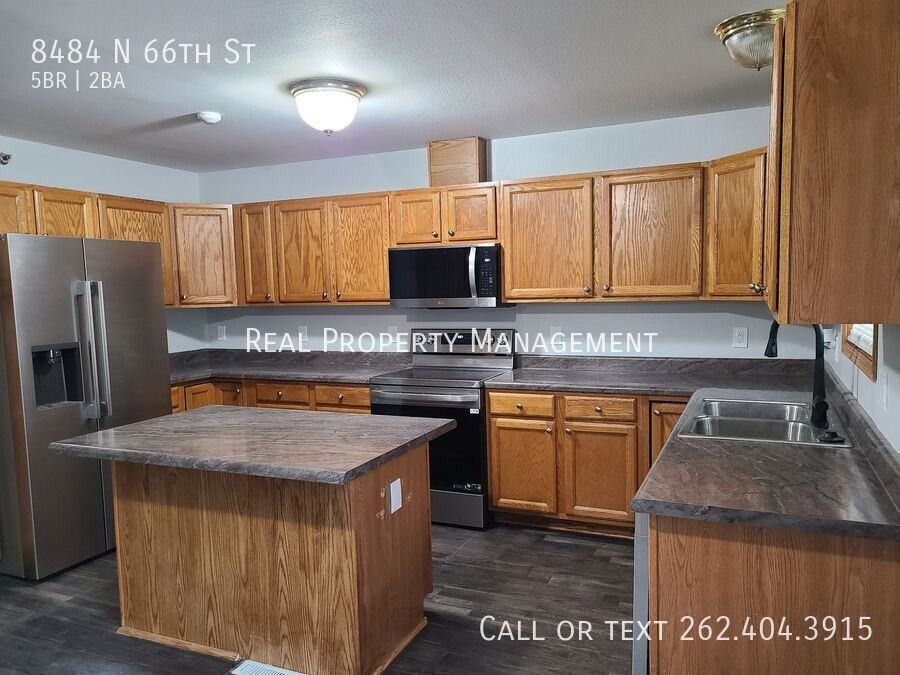 8484 N 66th St - Photo 2 of 14