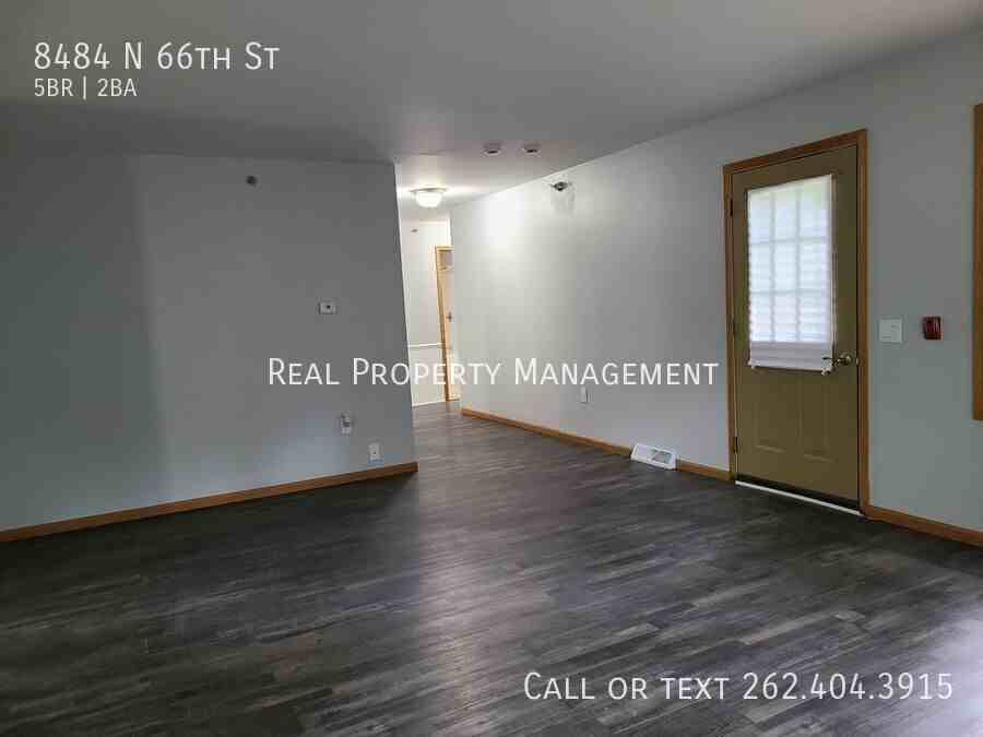 8484 N 66th St - Photo 3 of 14