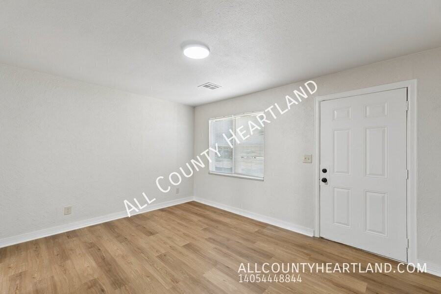 912 Sw 48th St - Photo 2 of 9