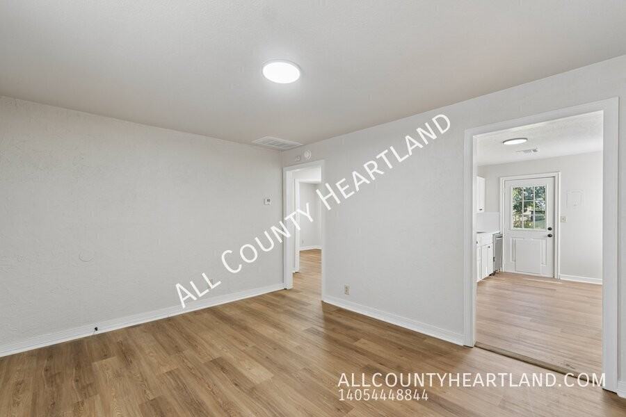 912 Sw 48th St - Photo 3 of 9