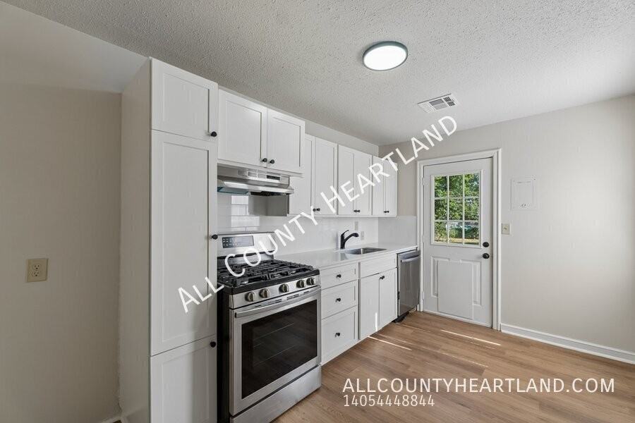 912 Sw 48th St - Photo 4 of 9