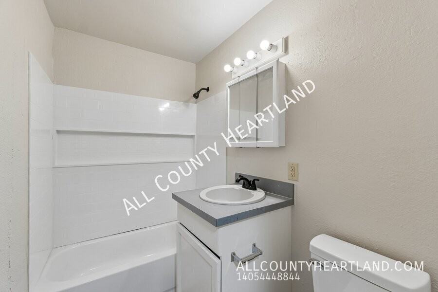 912 Sw 48th St - Photo 6 of 9