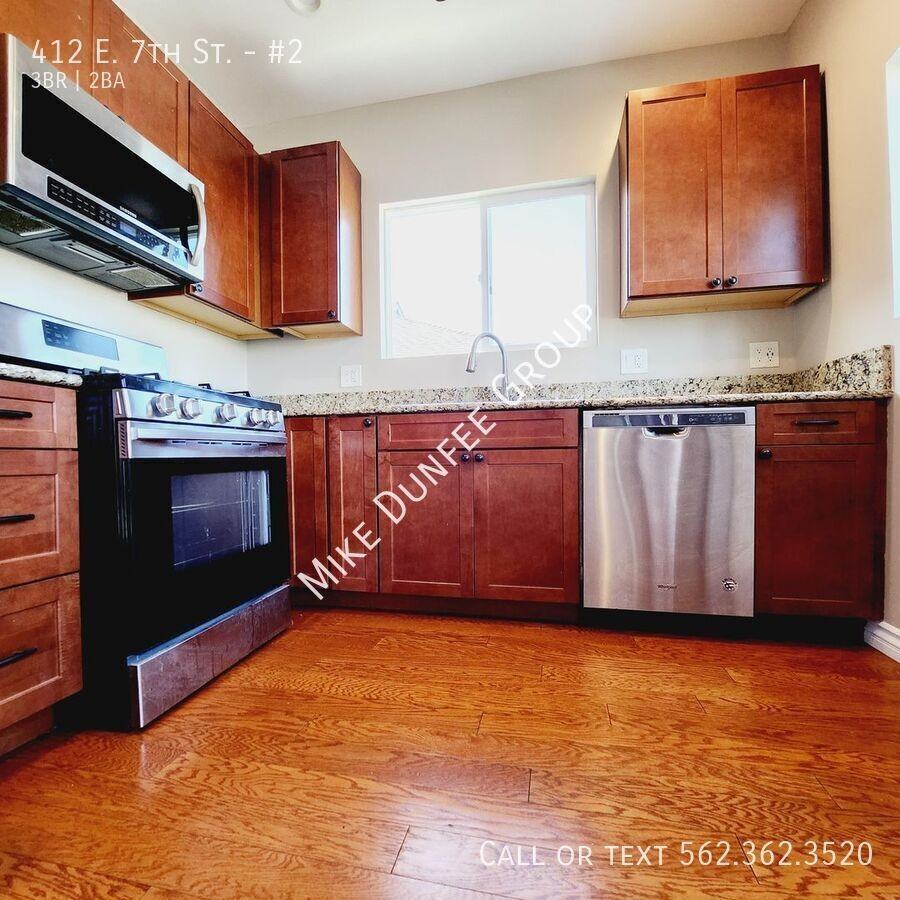 412 E 7th St #2 - Photo 4 of 29