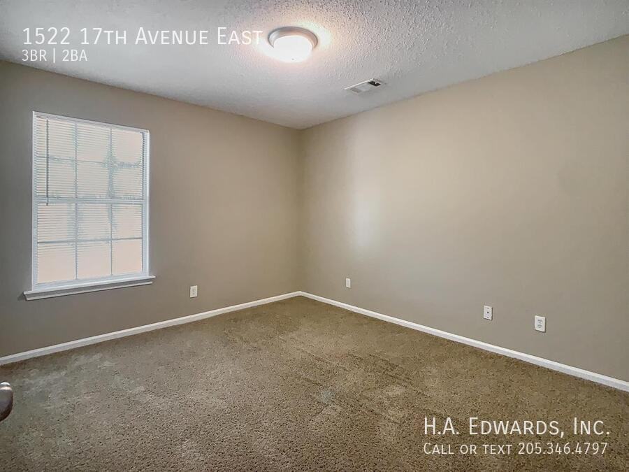 1522 17th Ave E - Photo 5 of 16