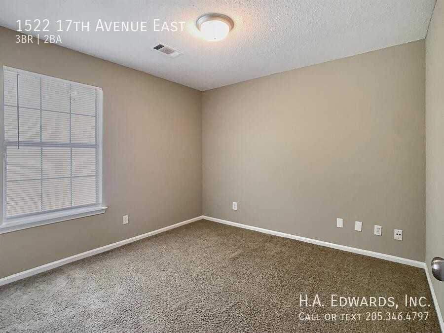 1522 17th Ave E - Photo 7 of 16