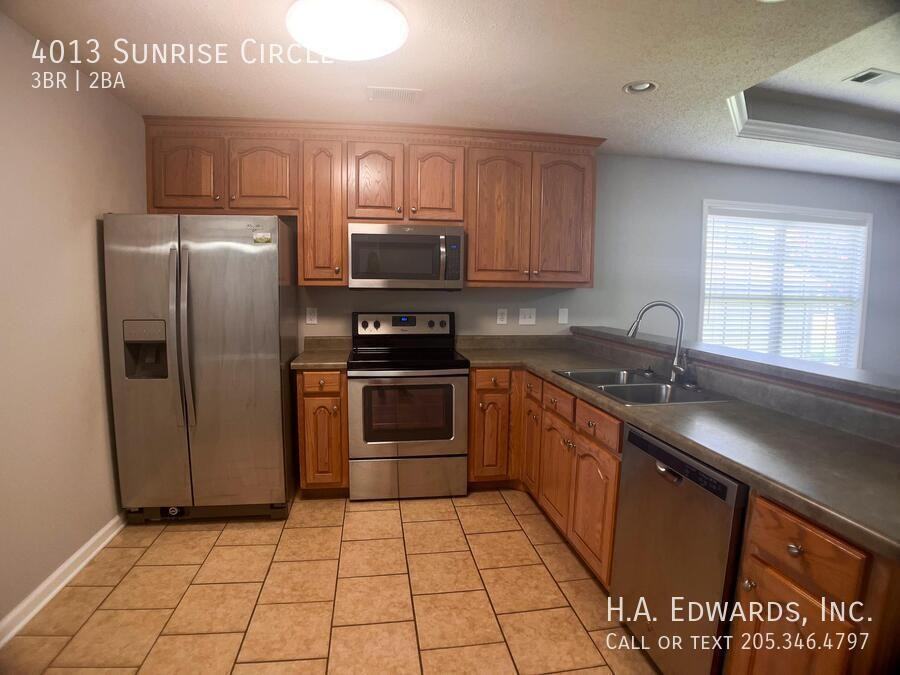 4013 Sunrise Cir - Photo 3 of 16