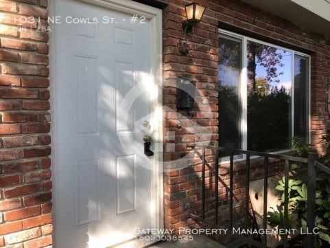 1031 Ne Cowls St #2 - Photo 3 of 12