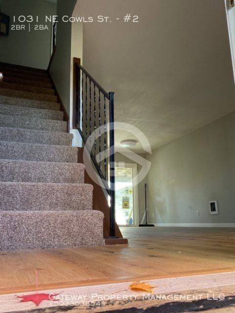 1031 Ne Cowls St #2 - Photo 4 of 12