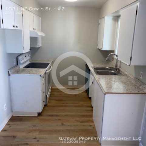 1031 Ne Cowls St #2 - Photo 6 of 12
