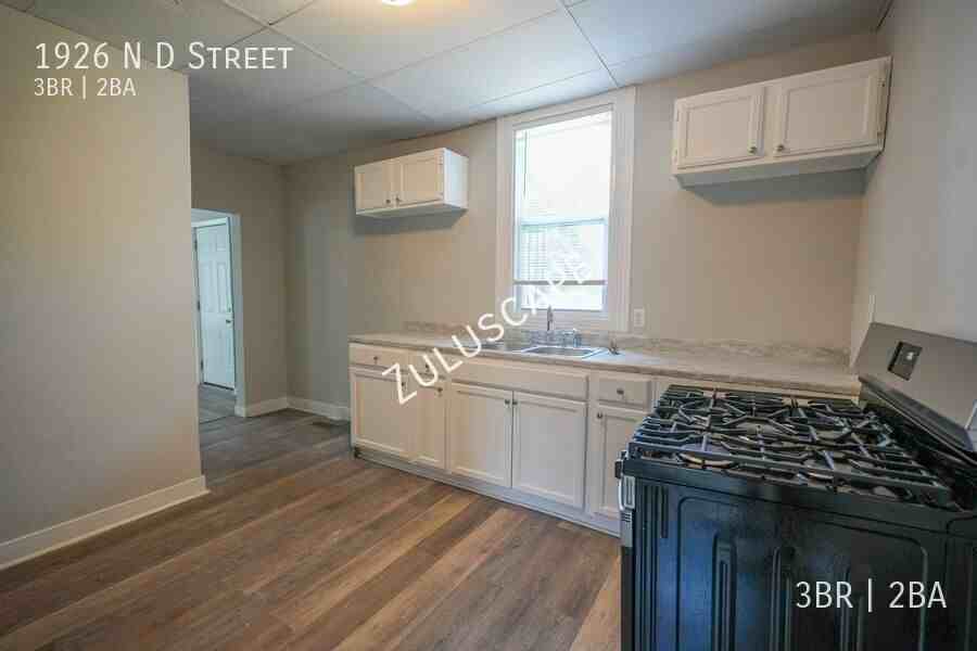 1926 N D St - Photo 4 of 18
