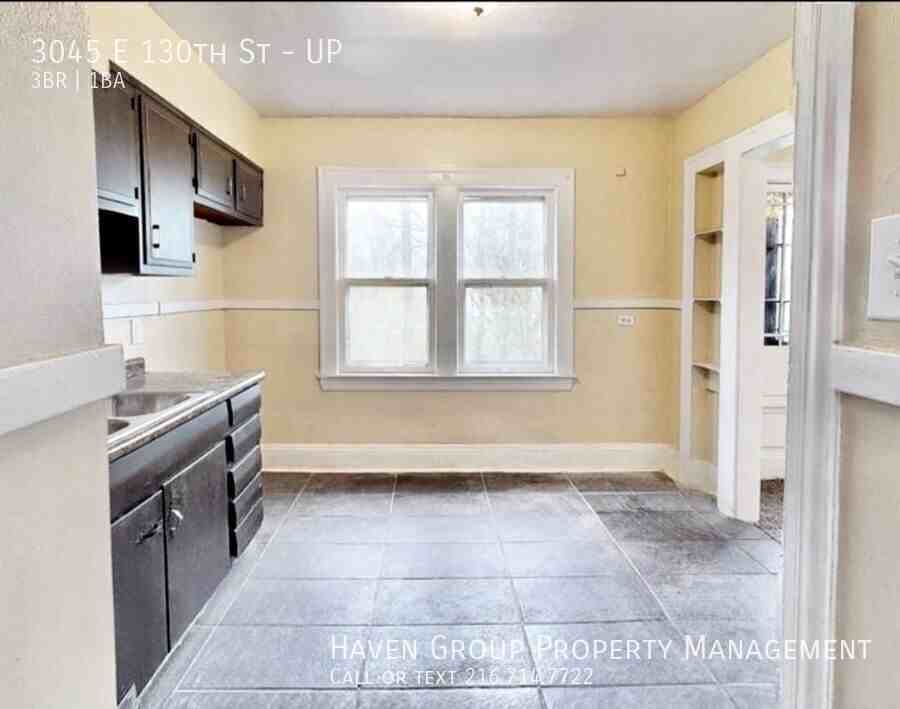 3045 E 130th St #UP - Photo 5 of 11