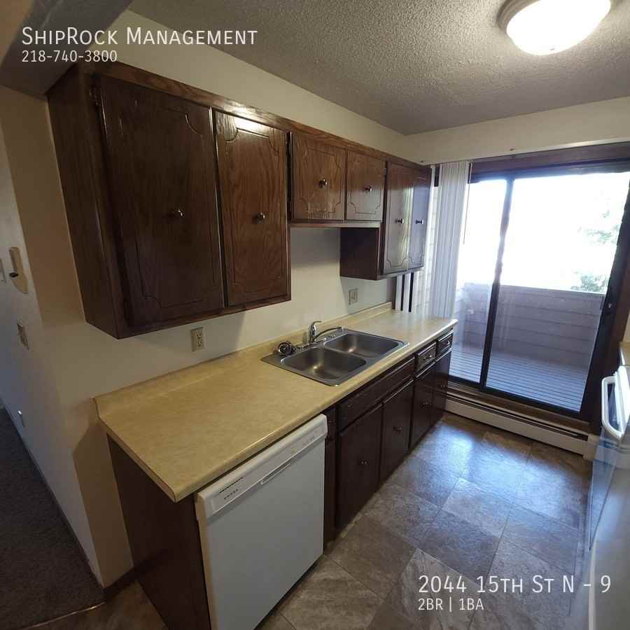 2044 15th St N #9 - Photo 4 of 25