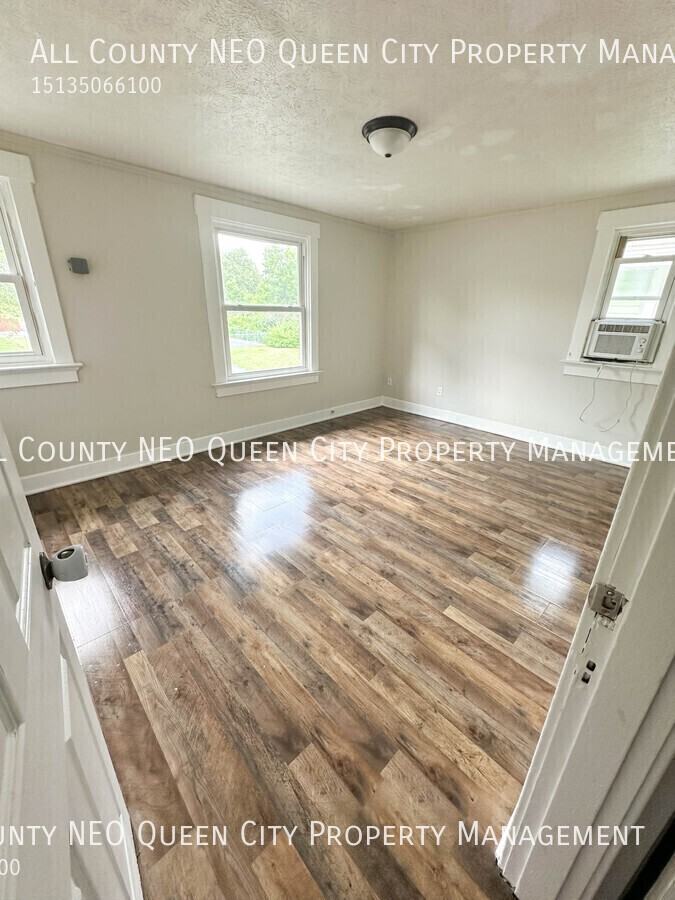 220 Cambridge Ave - Photo 2 of 12