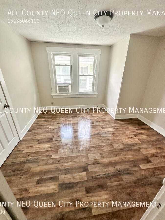 220 Cambridge Ave - Photo 3 of 12