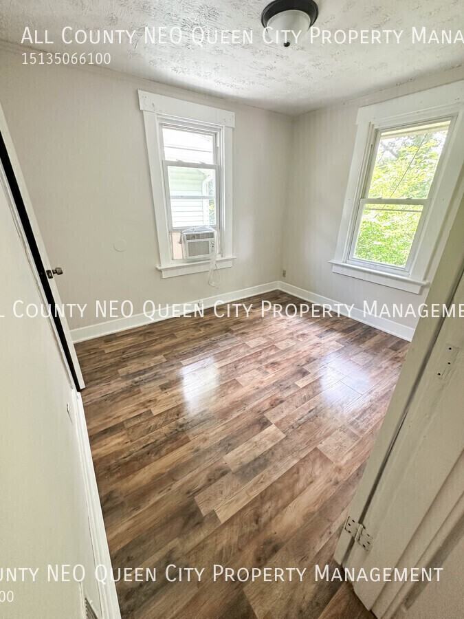 220 Cambridge Ave - Photo 4 of 12