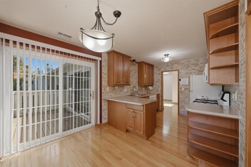 1671 Grosvenor Cir - Photo 3 of 10