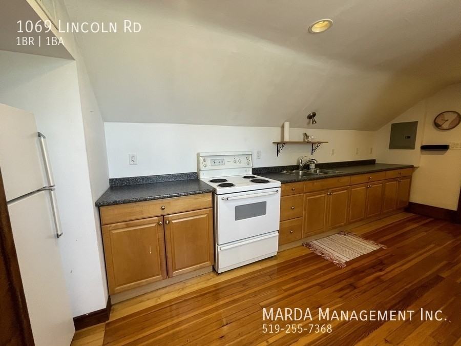 1069 Lincoln Rd - Photo 3 of 15