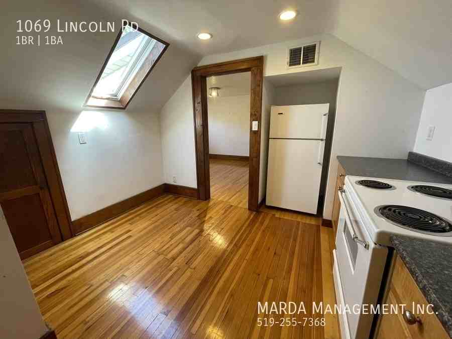 1069 Lincoln Rd - Photo 4 of 15