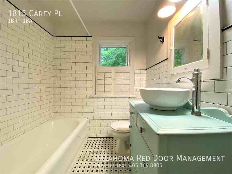 1815 Carey Pl - Photo 5 of 24