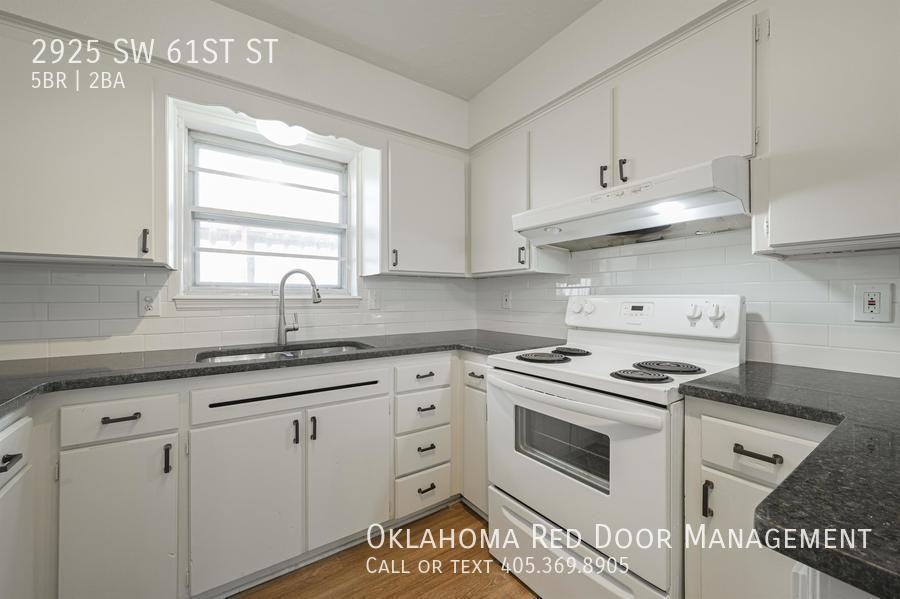 2925 Sw 61st St - Photo 5 of 47