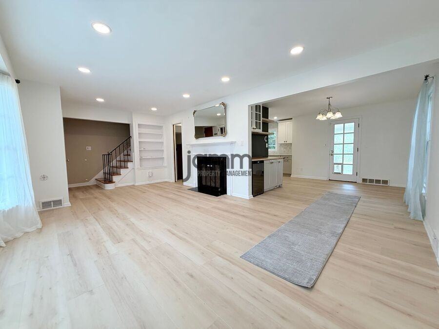 2787 Derbyshire Rd - Photo 2 of 26