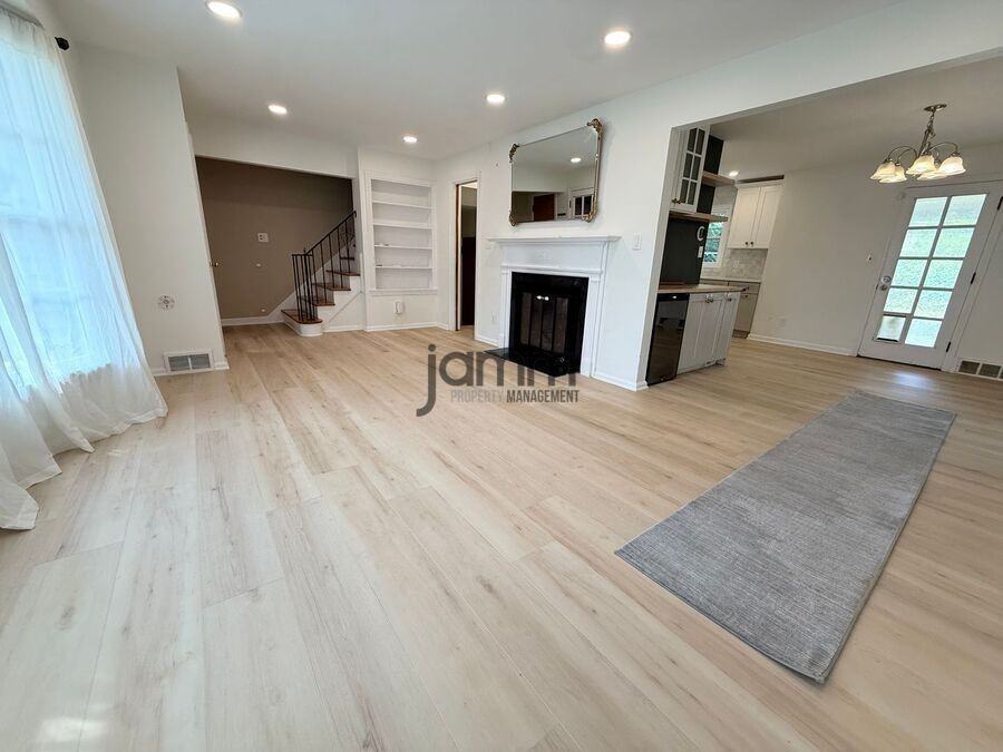2787 Derbyshire Rd - Photo 3 of 26