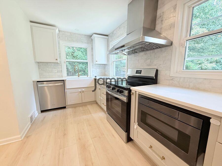 2787 Derbyshire Rd - Photo 7 of 26