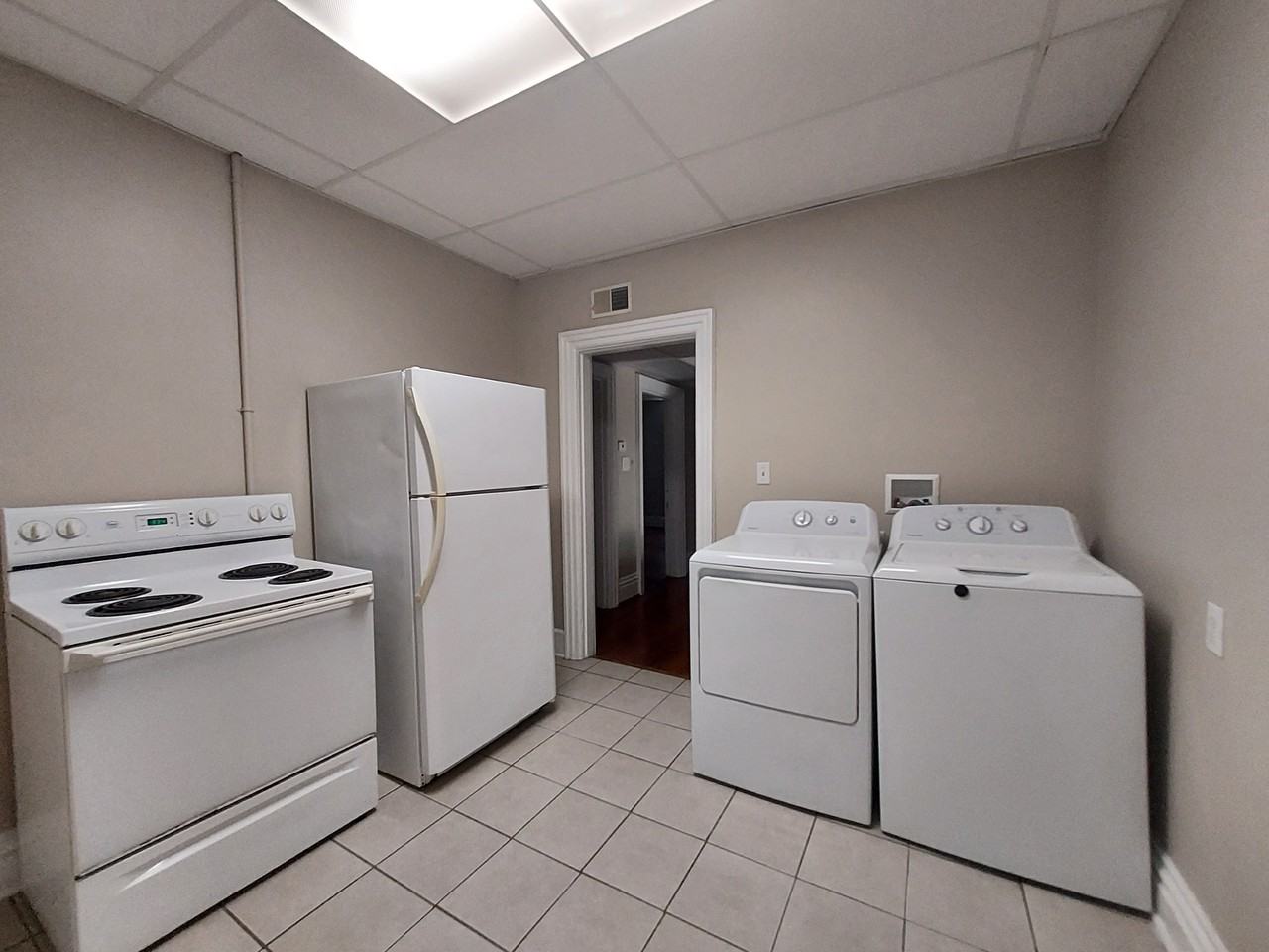 292 Hudson Ave #B - Photo 2 of 8