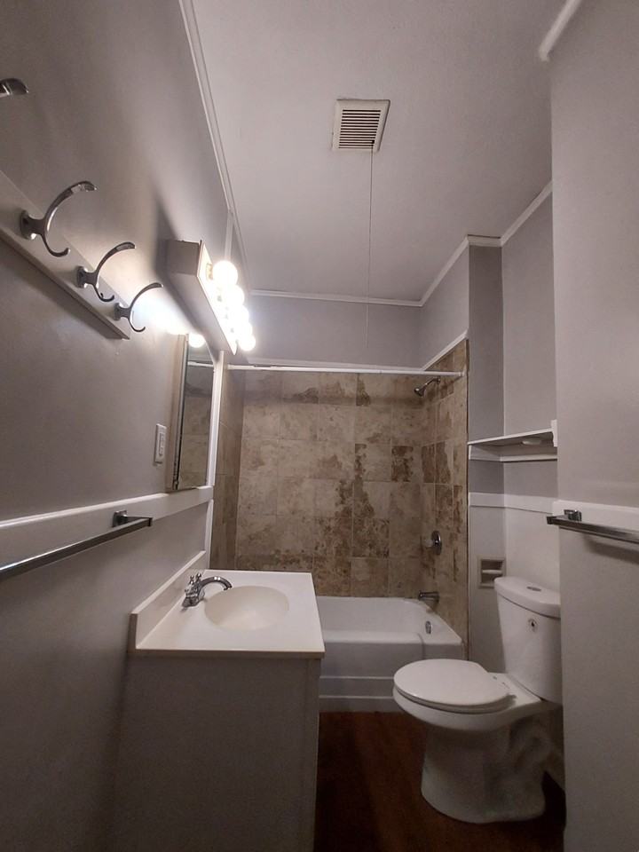 292 Hudson Ave #B - Photo 4 of 8