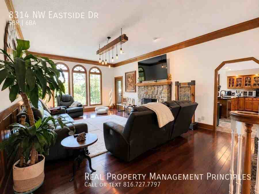 8314 Nw Eastside Dr - Photo 2 of 38