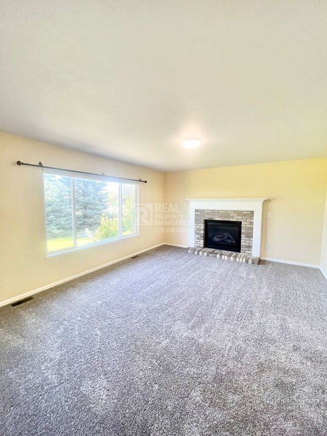 17273 E Lake Dr - Photo 5 of 40