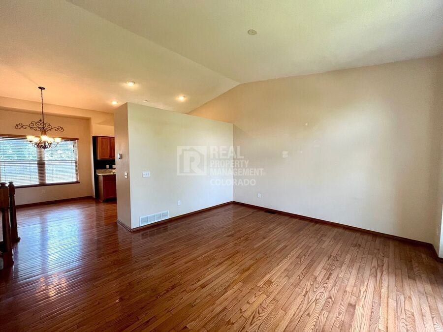 1313 Coolcrest Dr - Photo 3 of 31
